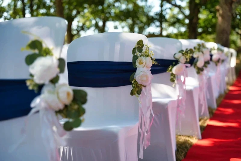 White Chair Covers – photo 2